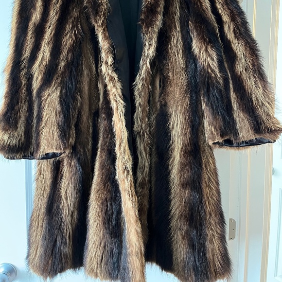 Fur coat - Picture 2 of 2